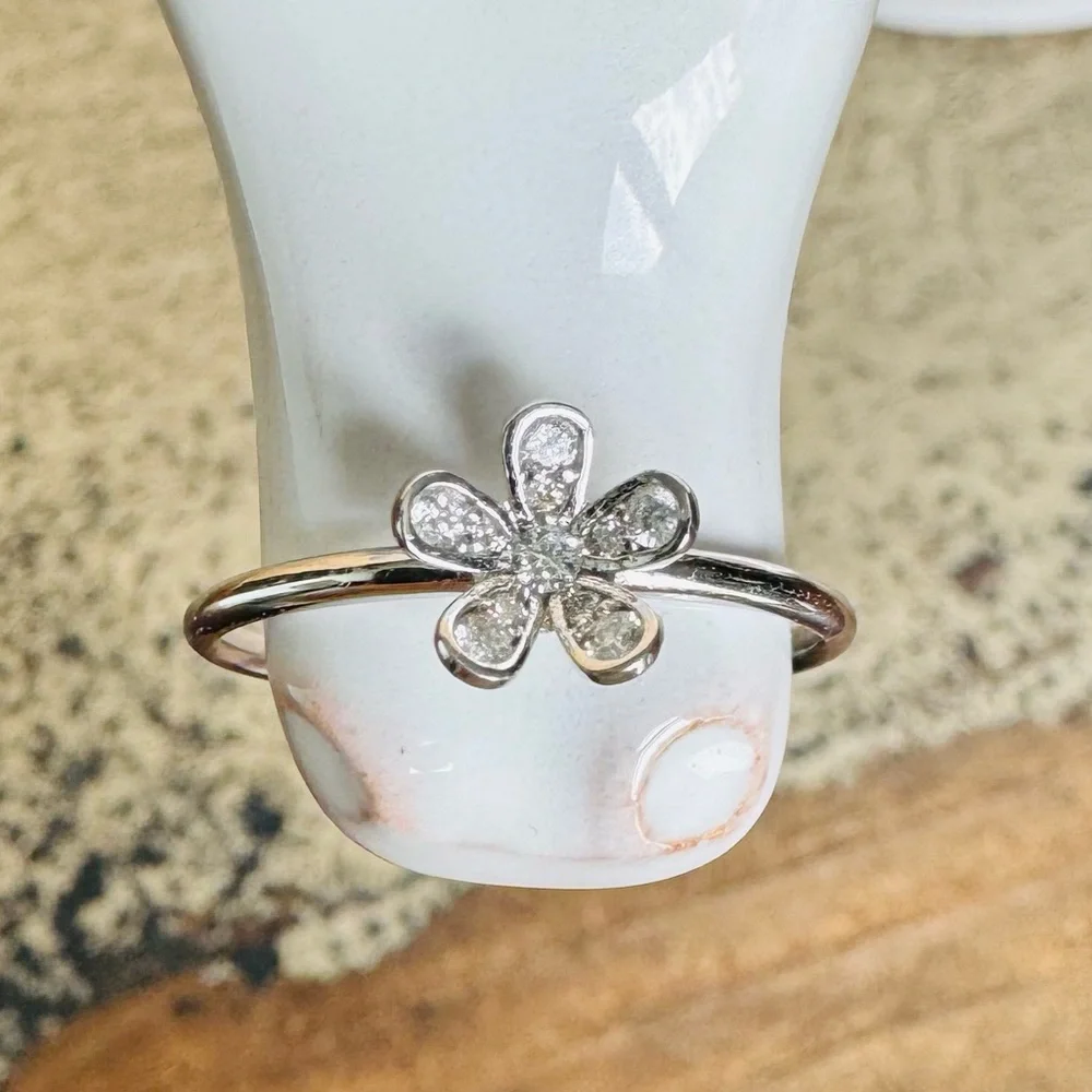 14KWG Diamond Loves Me Daisy Ring